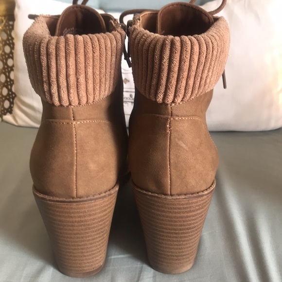 R2 Brown/tan wedge platform lace up & zip up rounded toe, ankle booties size 8.5 - Picture 3 of 11